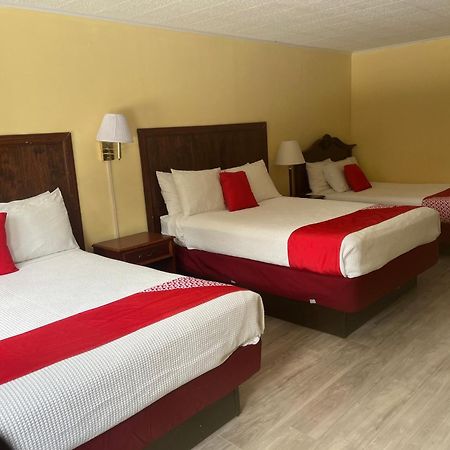 Buena Vista Inn Motel Delhi Ngoại thất bức ảnh