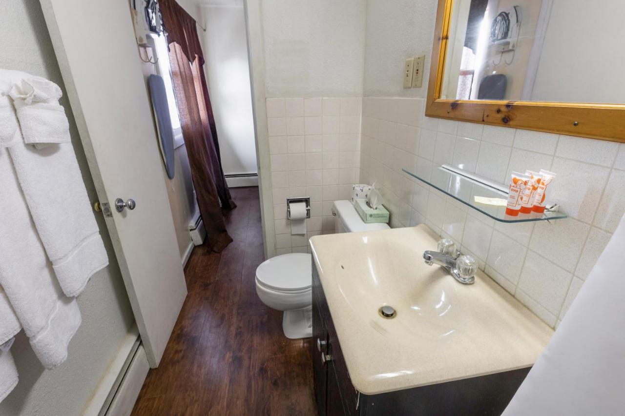 Buena Vista Inn Motel Delhi Ngoại thất bức ảnh