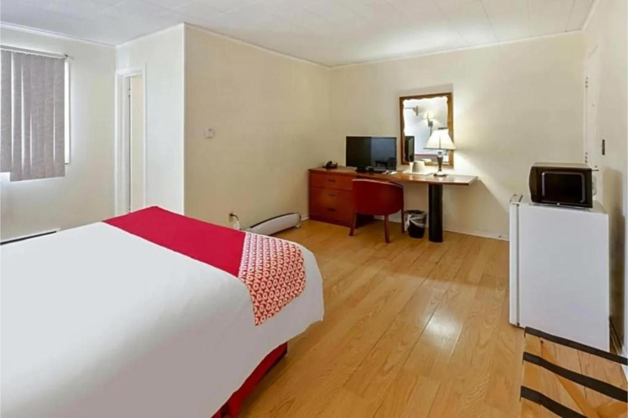 Buena Vista Inn Motel Delhi Ngoại thất bức ảnh