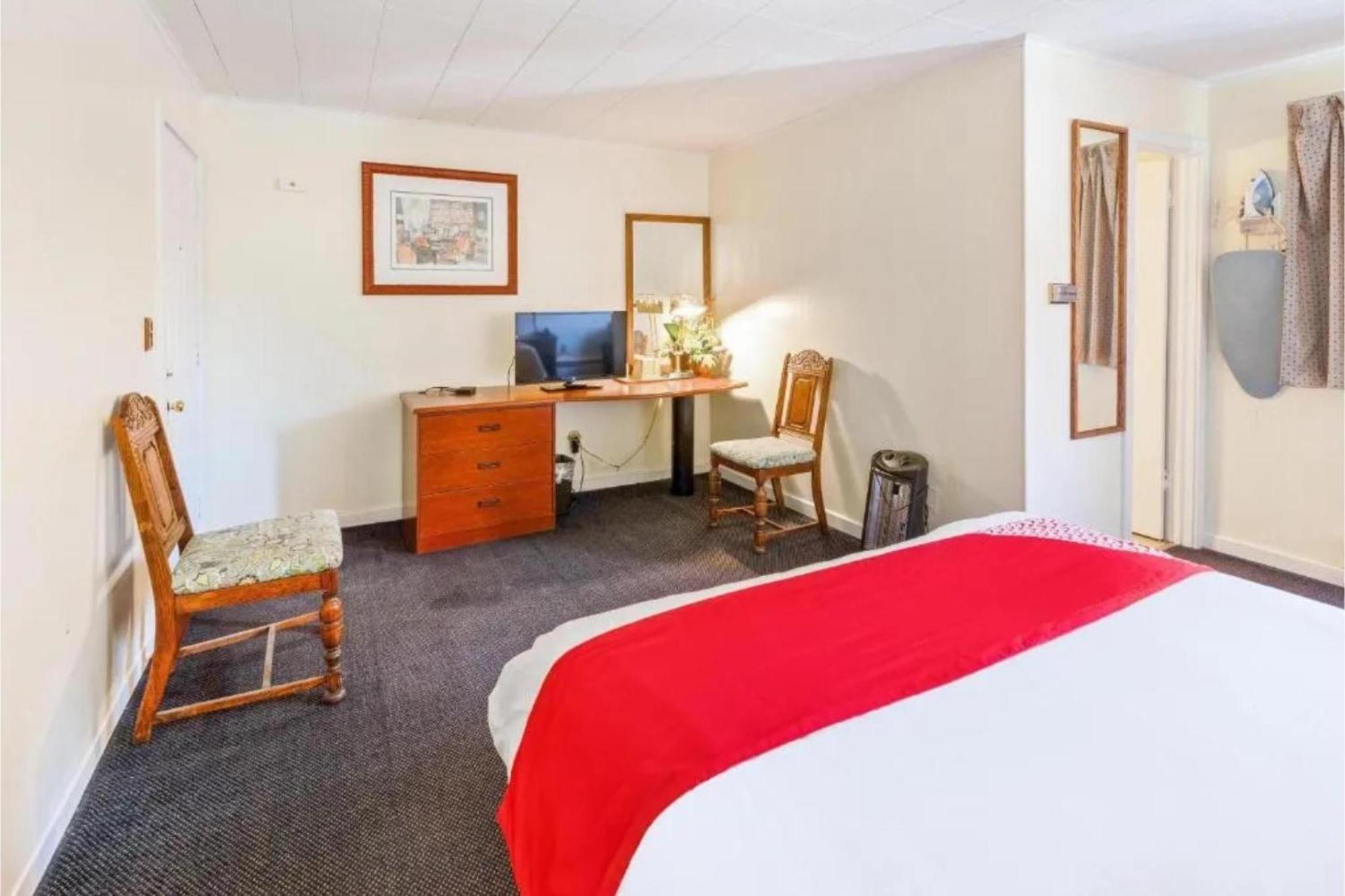 Buena Vista Inn Motel Delhi Ngoại thất bức ảnh