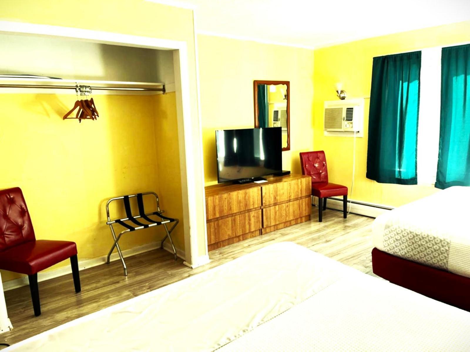 Buena Vista Inn Motel Delhi Ngoại thất bức ảnh