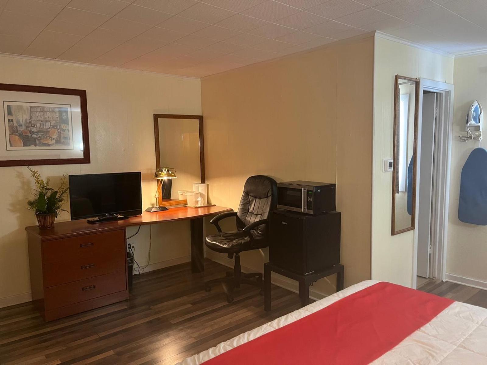 Buena Vista Inn Motel Delhi Ngoại thất bức ảnh