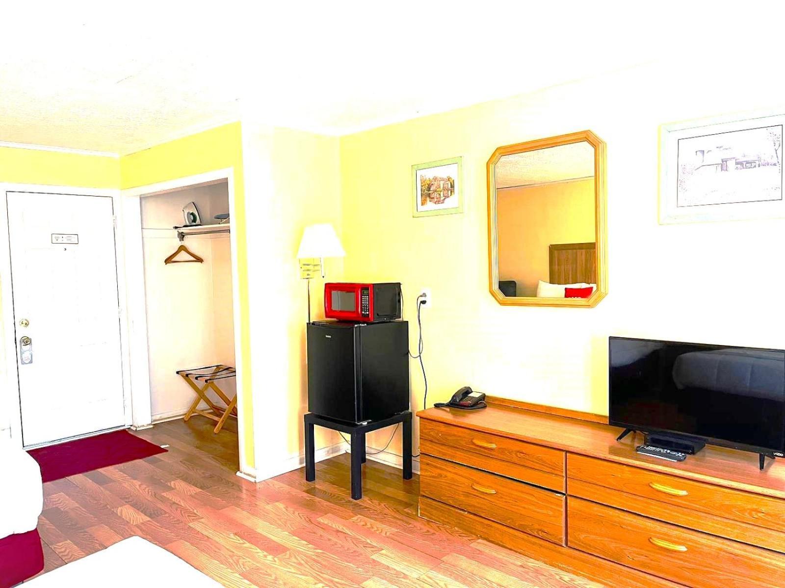 Buena Vista Inn Motel Delhi Ngoại thất bức ảnh