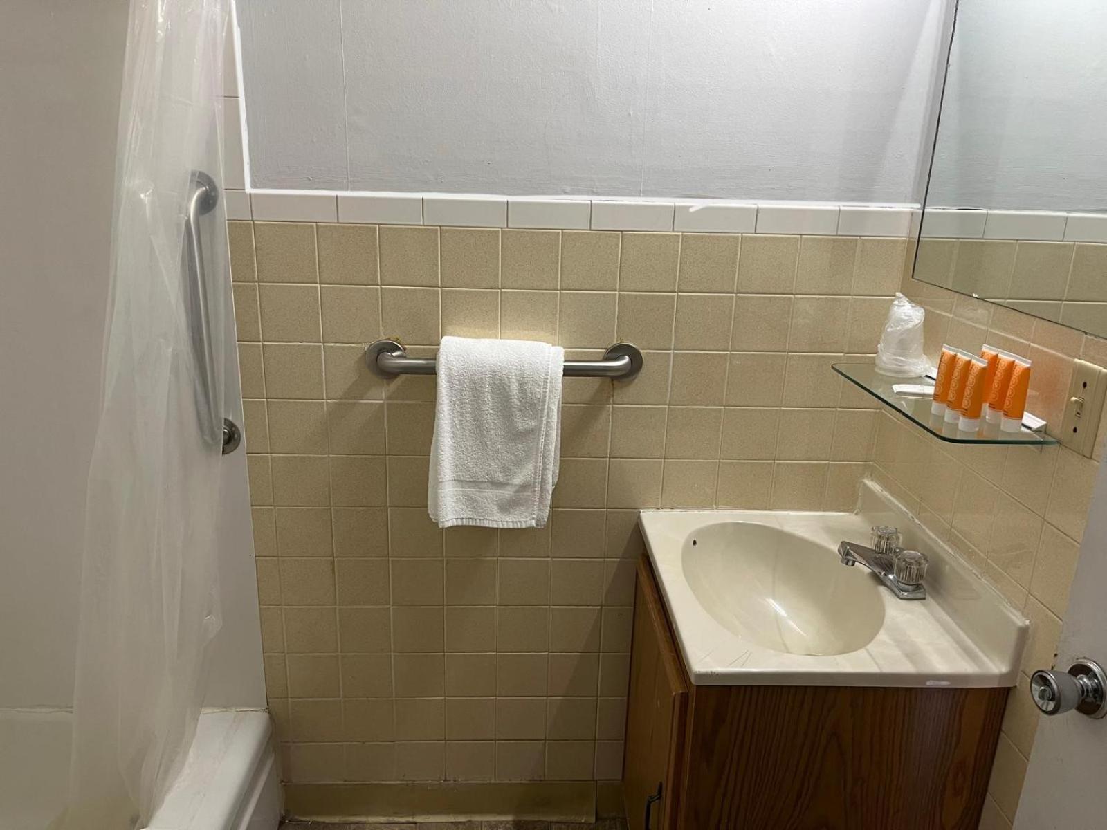 Buena Vista Inn Motel Delhi Ngoại thất bức ảnh