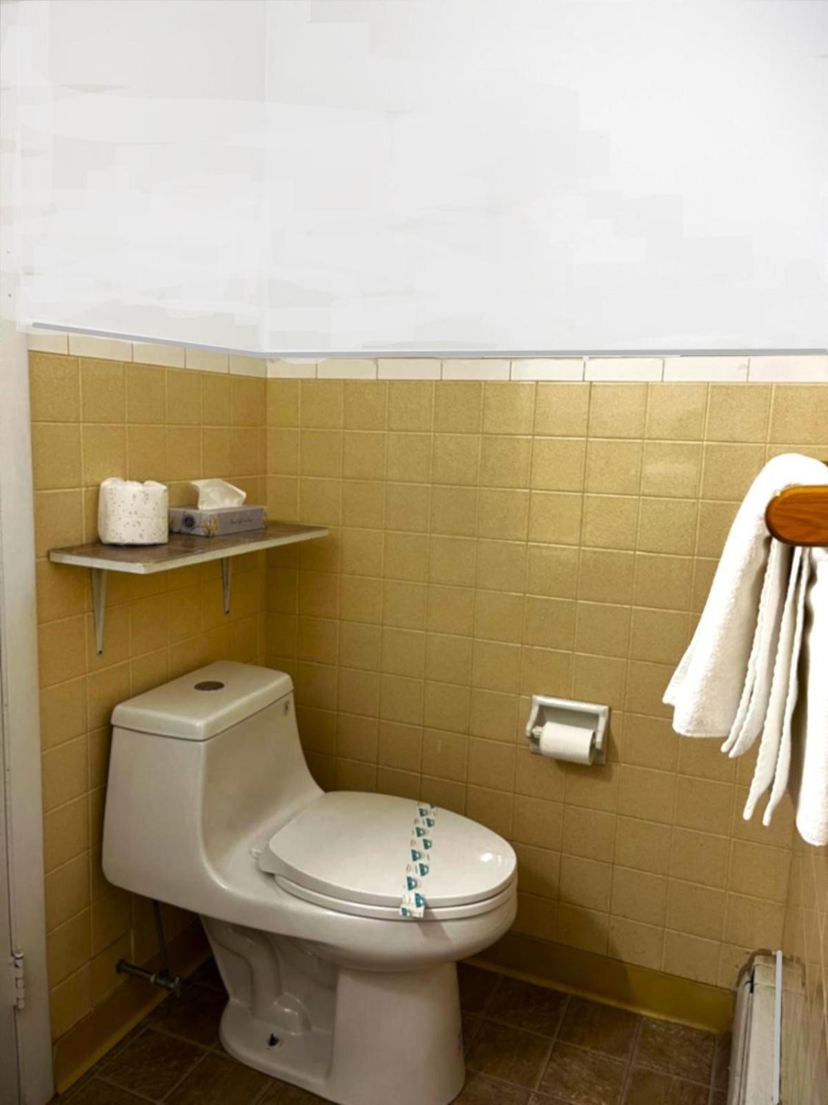 Buena Vista Inn Motel Delhi Ngoại thất bức ảnh
